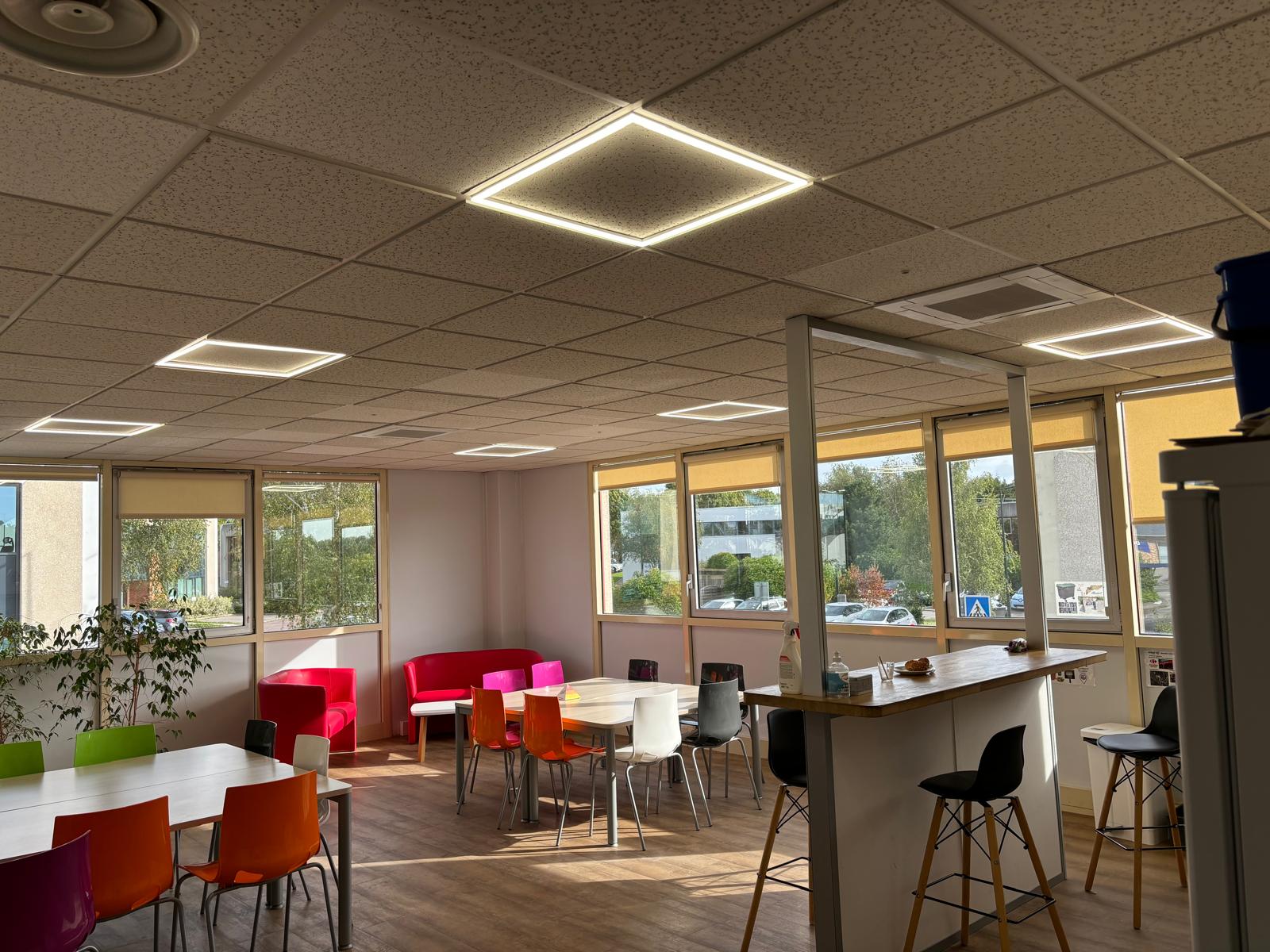 Entrepôt logistique avec éclairage LED